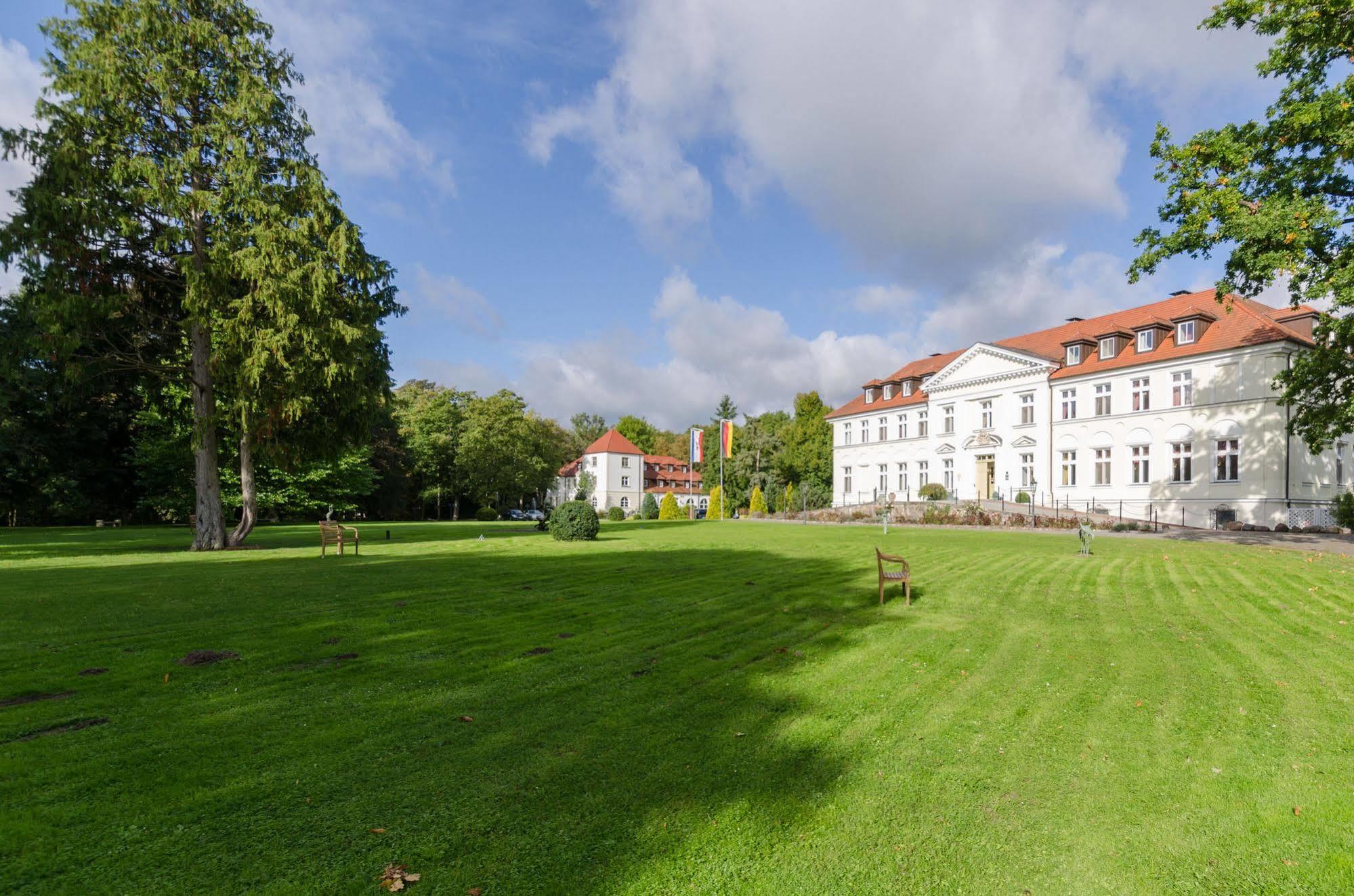 Hotel Seeschloss Schorssow Exterior foto